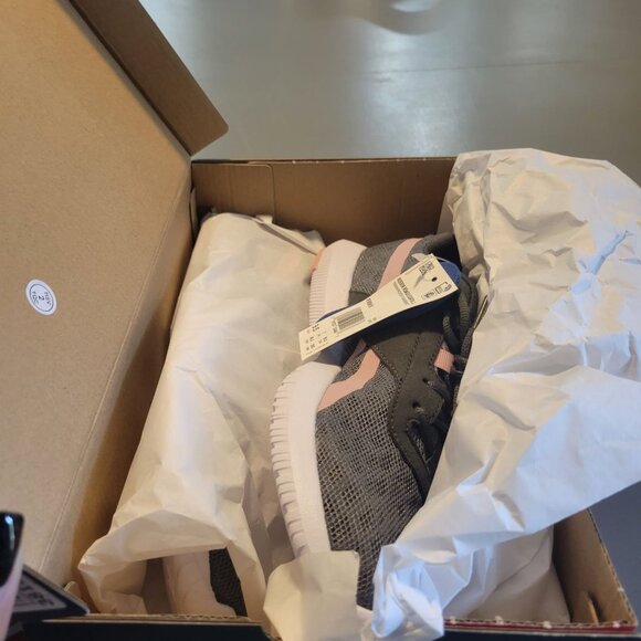 Women's NEW Reebok size 9.5 Pink/Grey with Ortholite for comfort - Picture 2 of 5